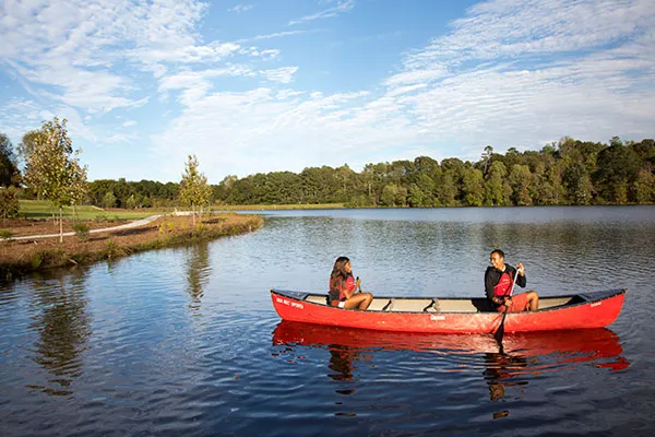 students canoeing at UGA's Lake Herrick
